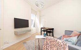 Joivy Modern Flat In City Centre - For Up To 3 Guests